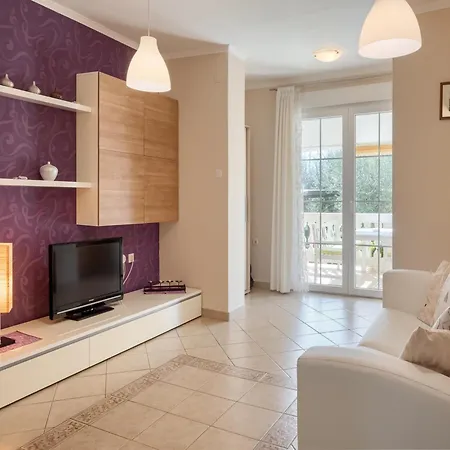 In Near The Sea And Beaches Apartment Porec